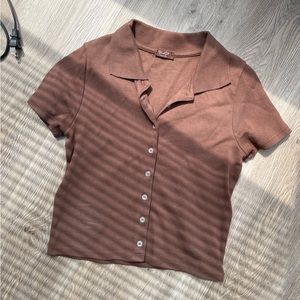 Brown collar tee